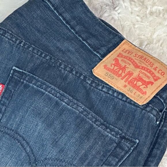 Levi's Blue Relaxed Jeans with Indigo Denim - Picture 2 of 9